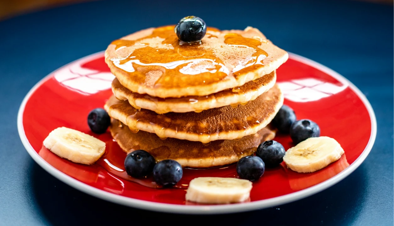 Fluffy Pancakes with Blueberries & Banana